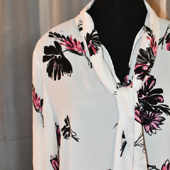 Vince Camuto Blouse Size Medium - Picture 3 of 12